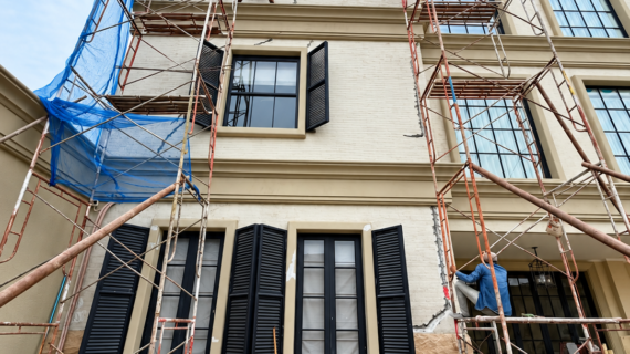 Rumah Retak: Retak Finishing atau Struktur? Kenali Tandanya Sebelum Ditambal